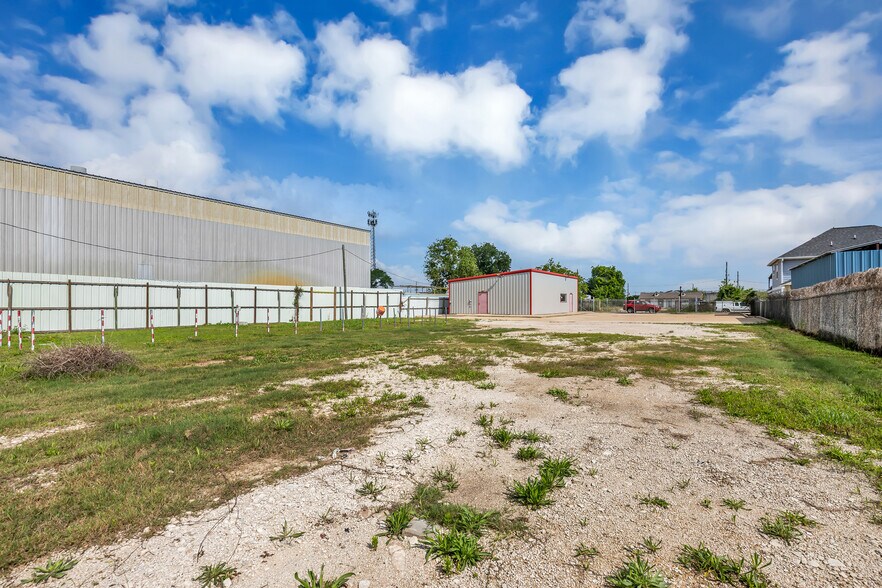 More Photos Of 6456 Cunningham Rd, Houston Industrial For Lease