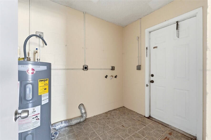More Photos Of 2300 W Cannon Ter NW, Winter Haven Apartments For Sale