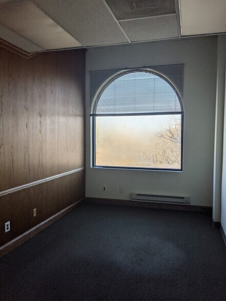 More Photos Of 14-16 E Commerce St, Bridgeton Office For Lease