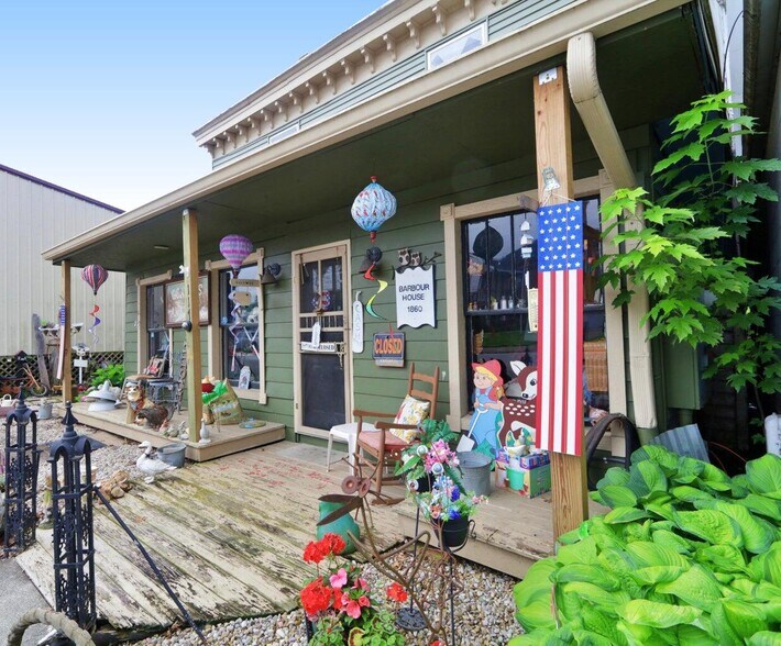 More Photos Of 117 W Shelby St, Falmouth Storefront For Sale
