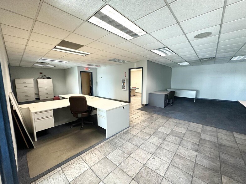 More Photos Of 1011 Veterans St, Mauston Manufacturing For Sale