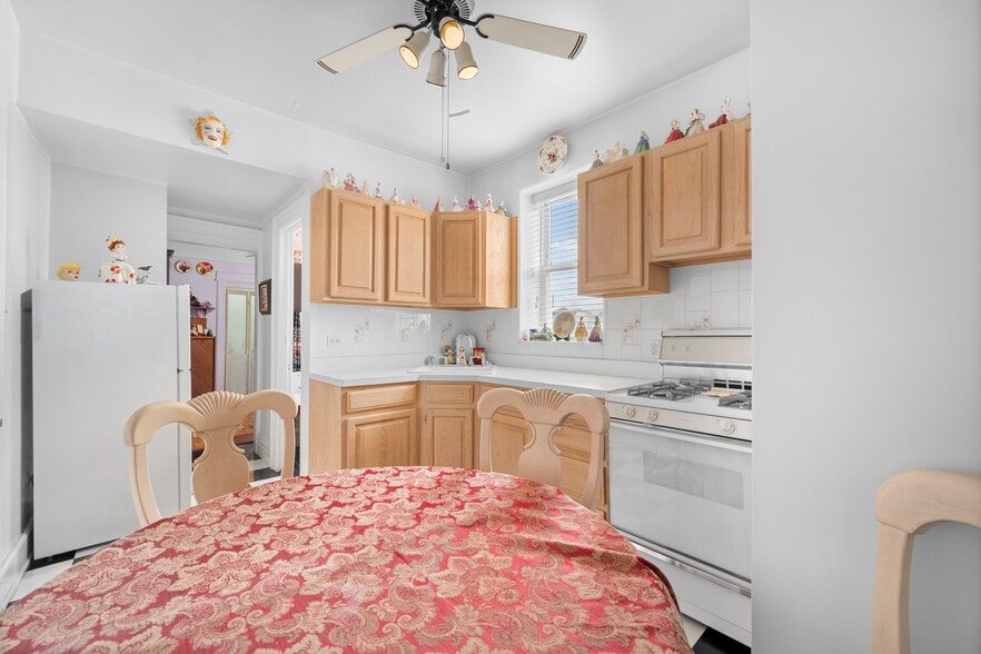 More Photos Of 3172 44th St, Astoria Multifamily For Sale