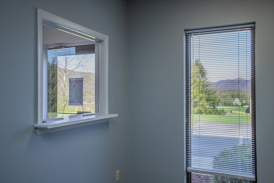 More Photos Of 80 American Wy, Natural Bridge Station Industrial For Lease