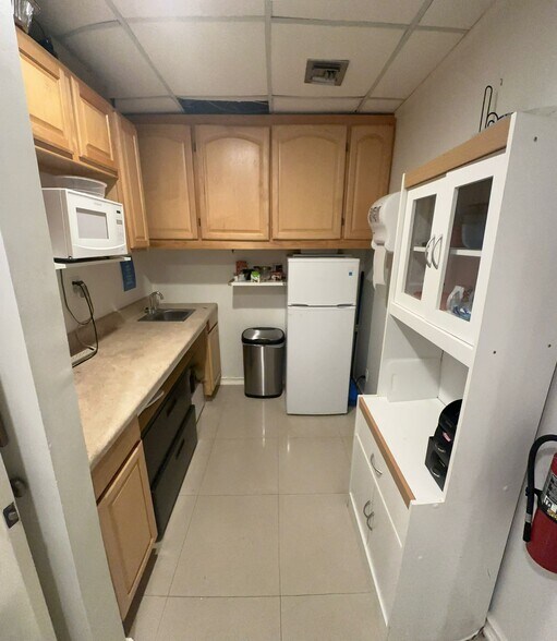 More Photos Of 7800 W Oakland Park Blvd, Sunrise Medical For Sale