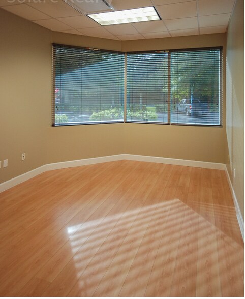 More Photos Of 7751 Kingspointe Pky, Orlando Light Distribution For Lease