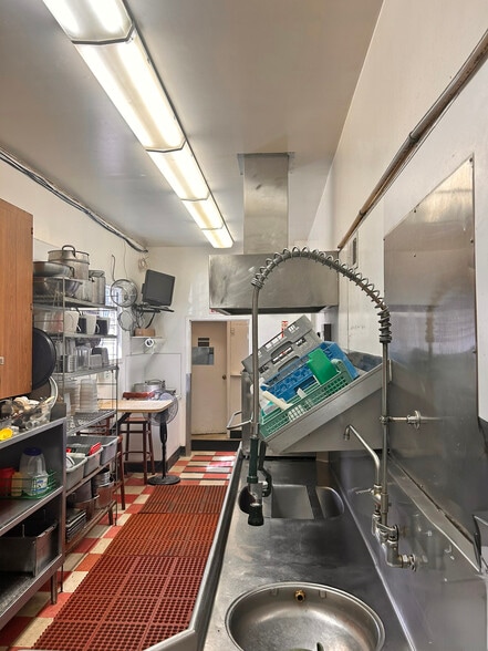 More Photos Of 4703 NE Fremont St, Portland Restaurant For Lease