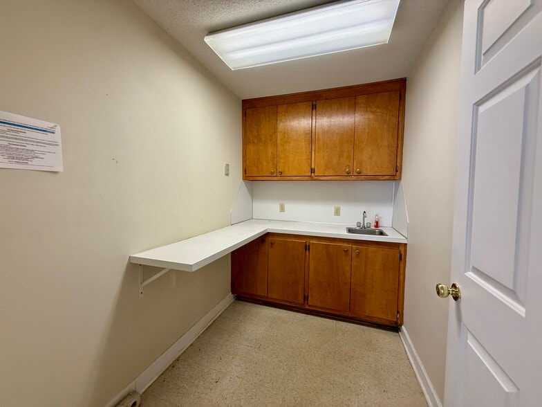 More Photos Of 2401-2411 S Charles Blvd, Greenville Office For Sale