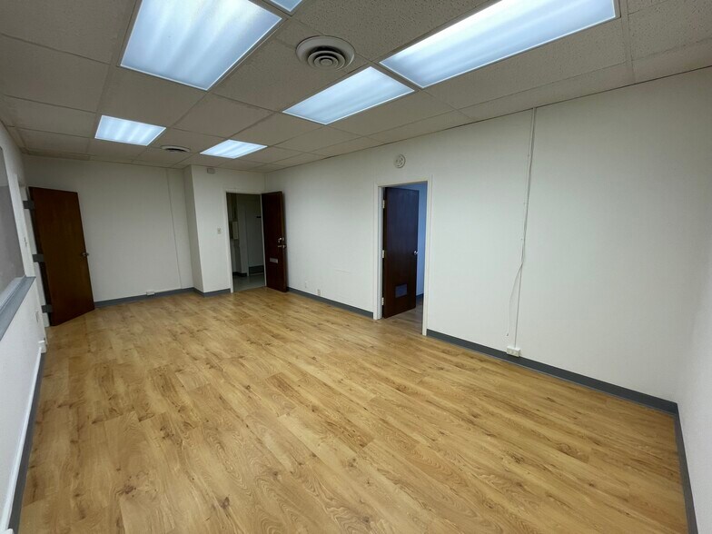 More Photos Of 4912 W Broad St, Richmond Office For Lease