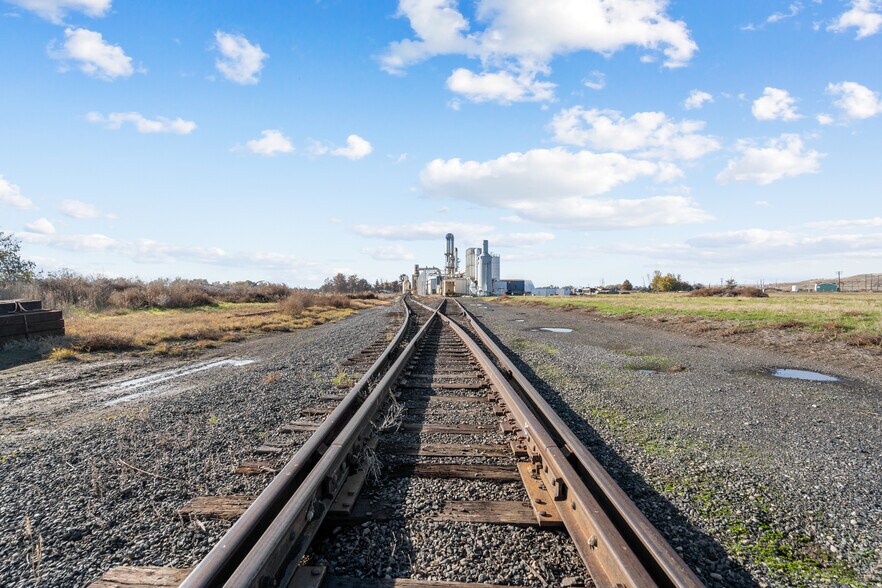 More Photos Of 405 Hoosier, Stanfield Food Processing For Lease