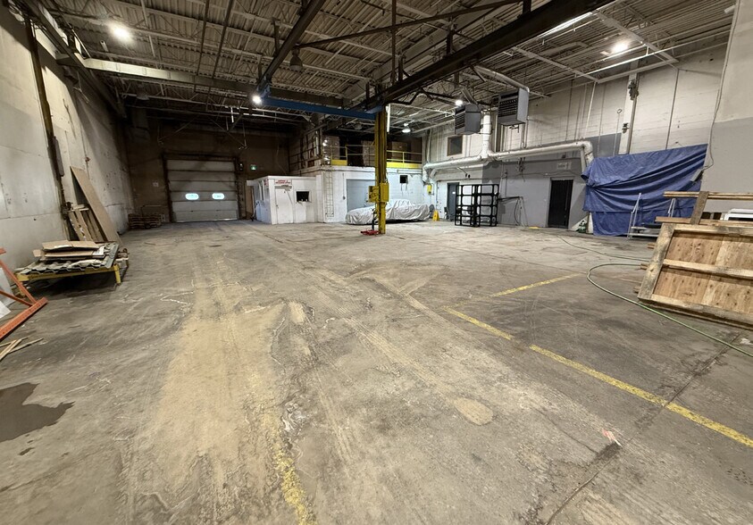 More Photos Of 15 Bury St, Winnipeg Distribution For Sale