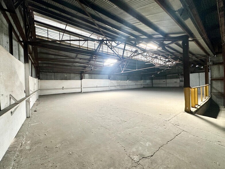 More Photos Of 2435-2453 E 25TH St, Vernon Manufacturing For Lease