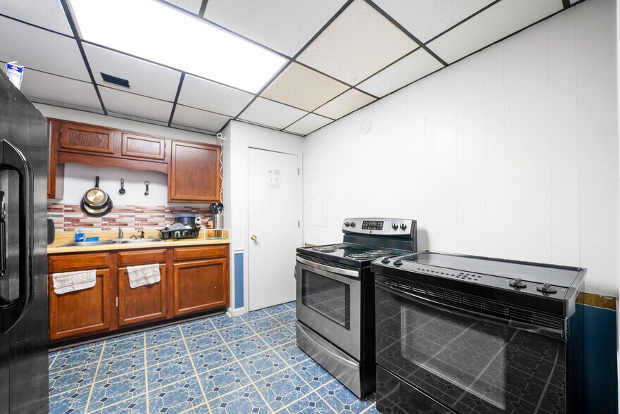 More Photos Of 1959 Fort Campbell Blvd, Clarksville Freestanding For Sale