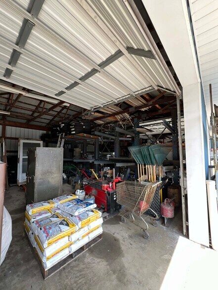 More Photos Of 200 Bridge St, Tremont General Retail For Sale