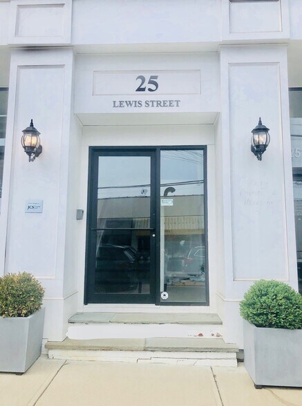 More Photos Of 25 Lewis St, Greenwich Office For Lease