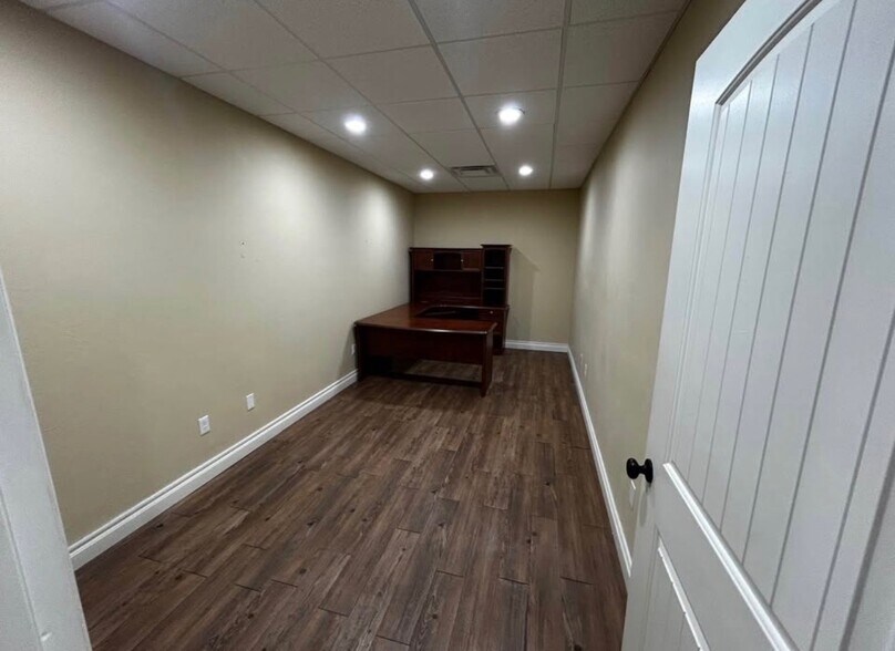 More Photos Of 117 S 7th Ave, Durant General Retail For Lease