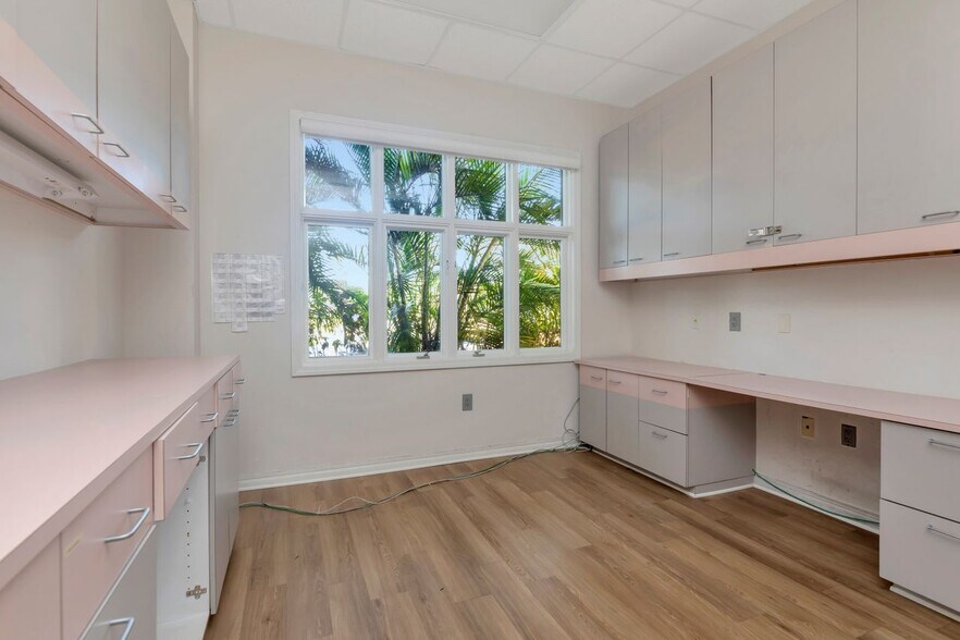More Photos Of 1201 S Myrtle Ave, Clearwater Medical For Sale