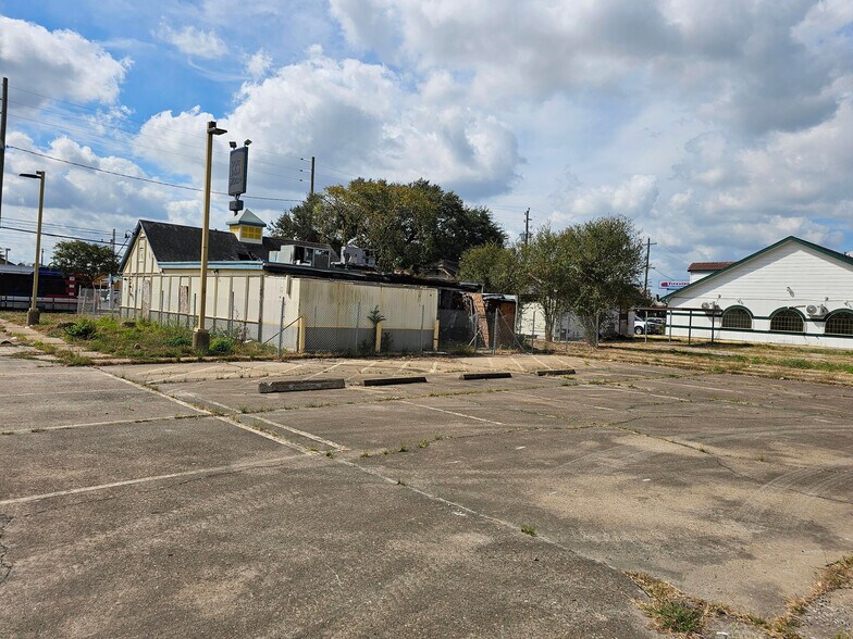 More Photos Of 6929 Harrisburg Blvd, Houston Land For Sale