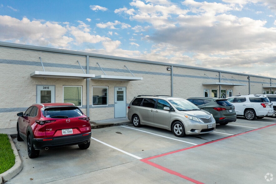 More Photos Of 351 Columbia Memorial Pky, Kemah Flex For Lease
