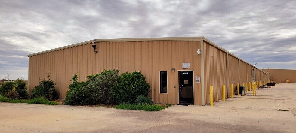 More Photos Of 4300 S US Highway 281, Pleasanton Warehouse For Lease