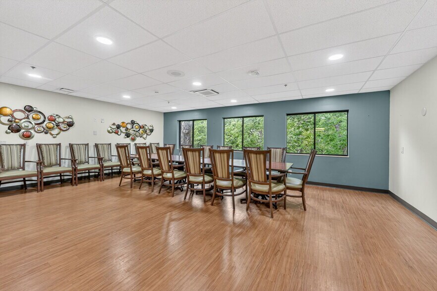 More Photos Of 106 Hospital Dr, Smithville Assisted Living For Sale