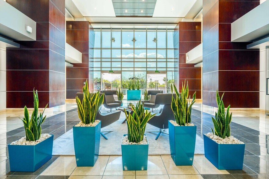 More Photos Of 3900 E Camelback Rd, Phoenix Office For Lease