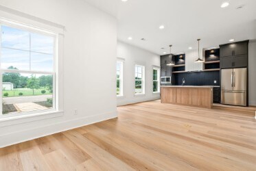 More Photos Of 580 Pride Ave, Auburn Specialty For Sale