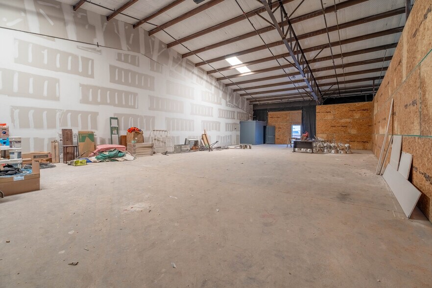 More Photos Of 11703 Indiana Ave, Lubbock Warehouse For Sale