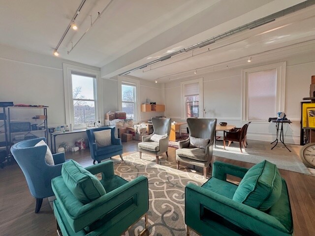 More Photos Of 1174-1178 River St, Hyde Park Office For Lease