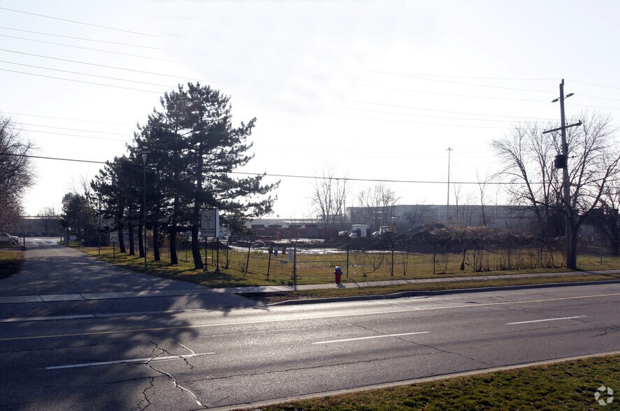 More Photos Of 2170 Queensway Dr, Burlington Warehouse For Lease