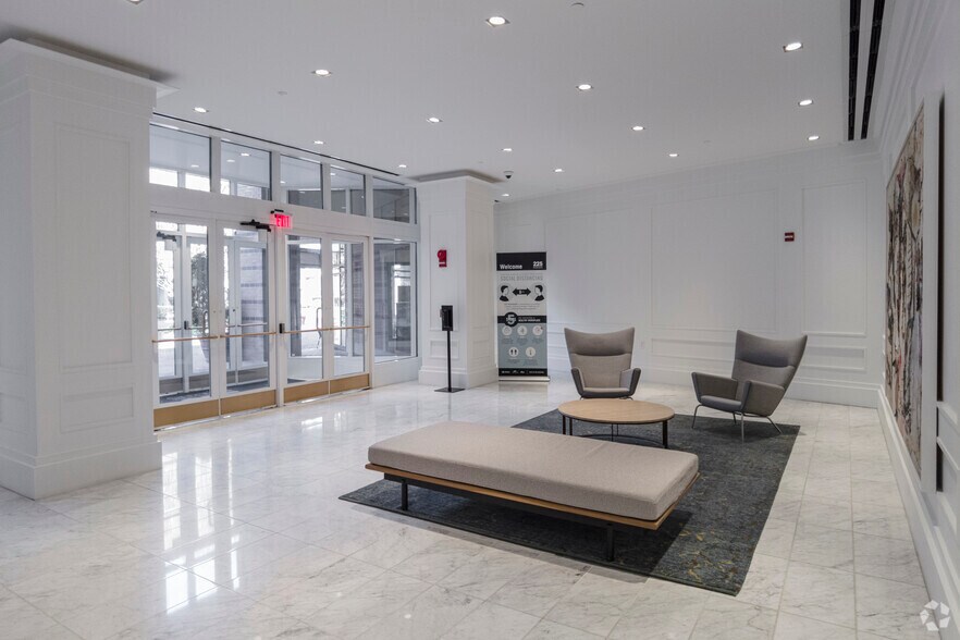 More Photos Of 225 Reinekers Ln, Alexandria Office For Lease