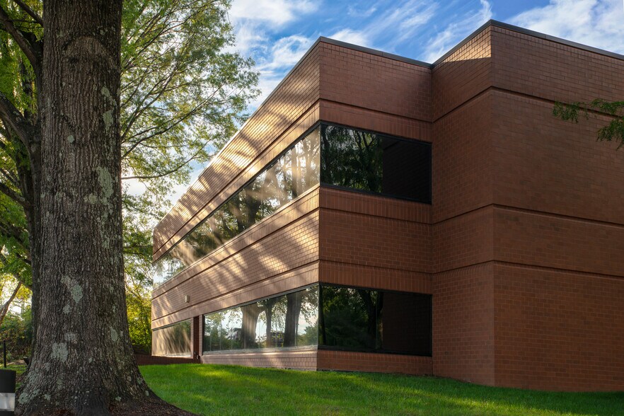 More Photos Of 308 N Peters Rd, Knoxville Office For Lease