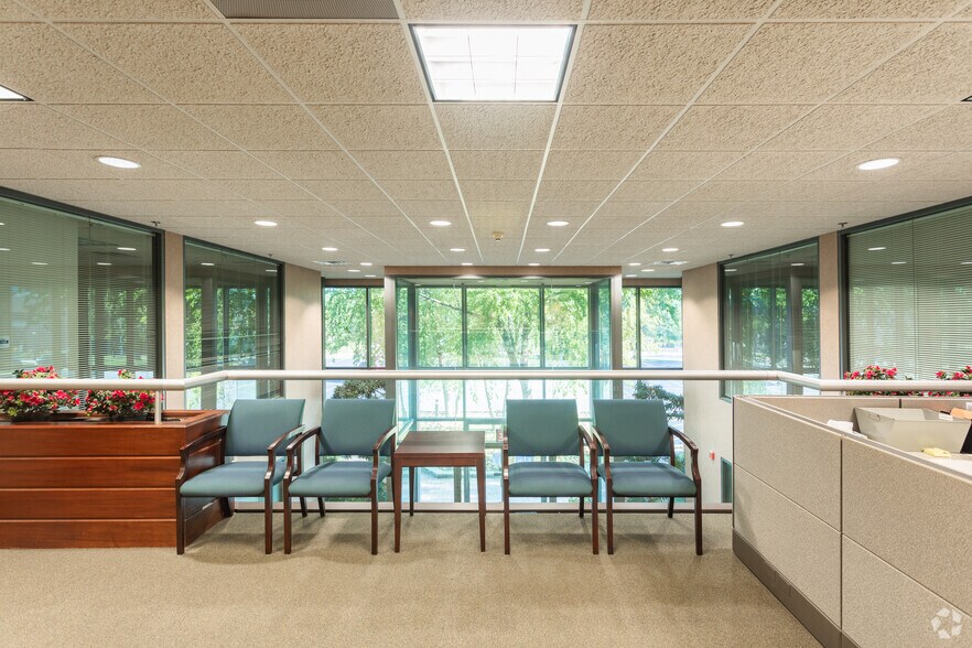 More Photos Of 625 N North Ct, Palatine Unknown For Lease