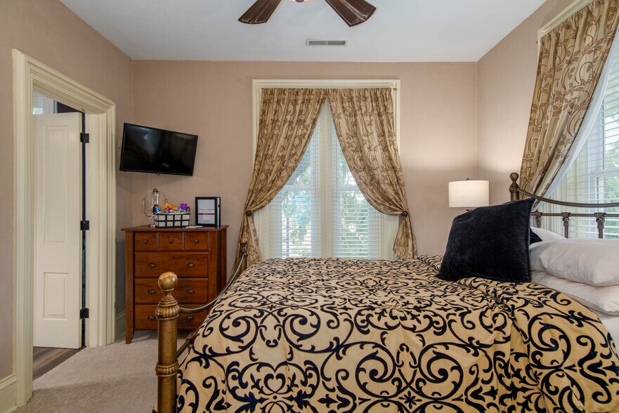 More Photos Of 143 Church Ave, Oshkosh Hospitality For Sale