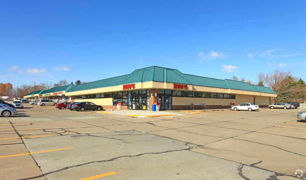 More Photos Of 19600-19654 W 130th St, Strongsville General Retail For Lease