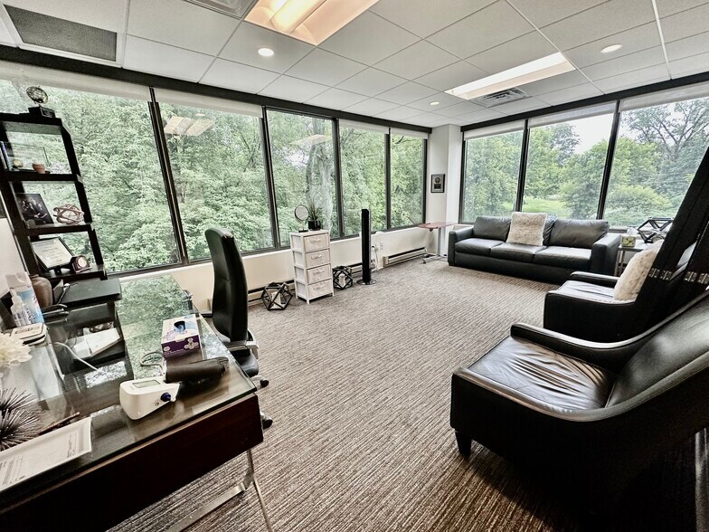 More Photos Of 81 Holly Hill Ln, Greenwich Office For Lease