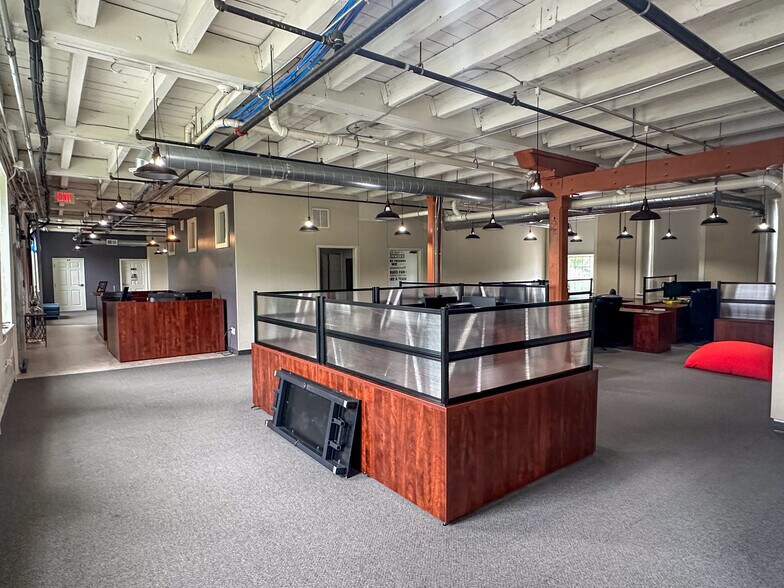 More Photos Of 410 Canal Pl, Little Falls Hotel For Lease