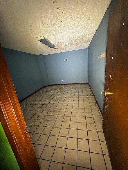 More Photos Of 2770 N Douglass St, Malden Storefront Retail Office For Sale