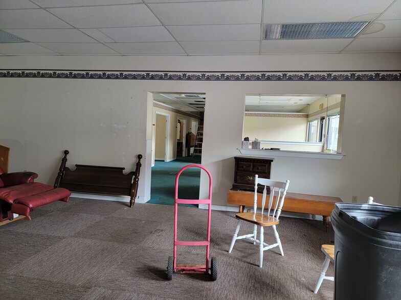 More Photos Of 1575 Thomaston Ave, Waterbury Storefront For Lease