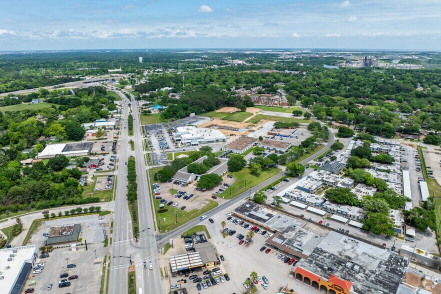 More Photos Of 1610 James Bowie Dr, Baytown Unknown For Lease