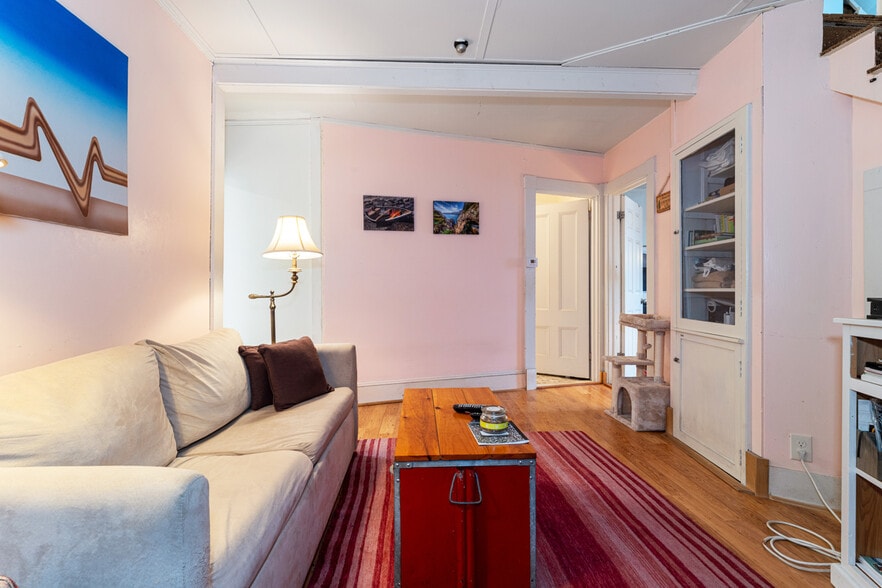 More Photos Of 19 Cottage St, Bar Harbor Storefront For Sale