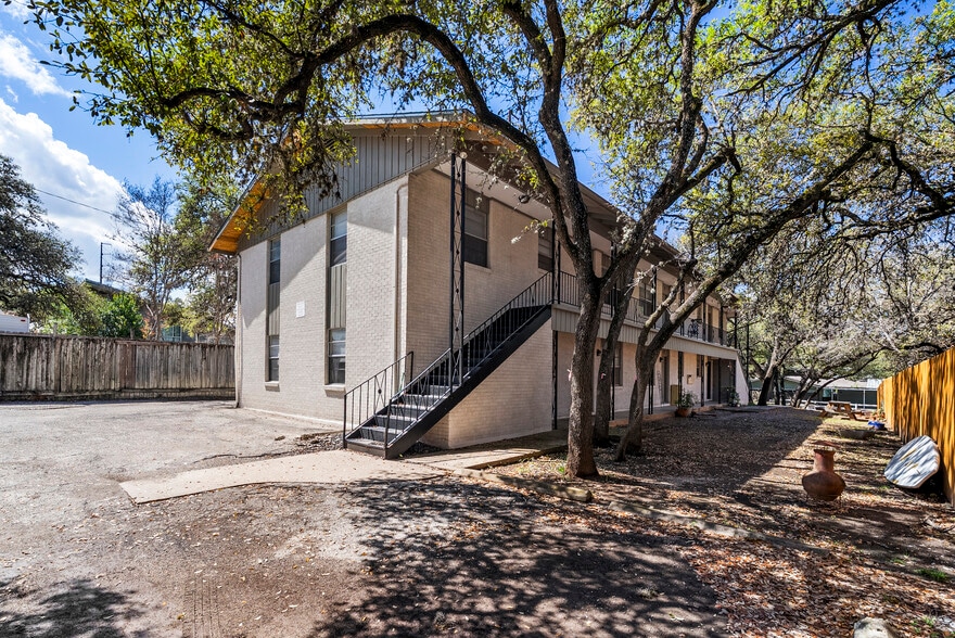 More Photos Of 2411 S 5th St, Austin Apartments For Sale