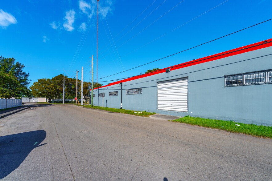 More Photos Of 2099 S Park Rd, Hallandale Manufacturing For Sale