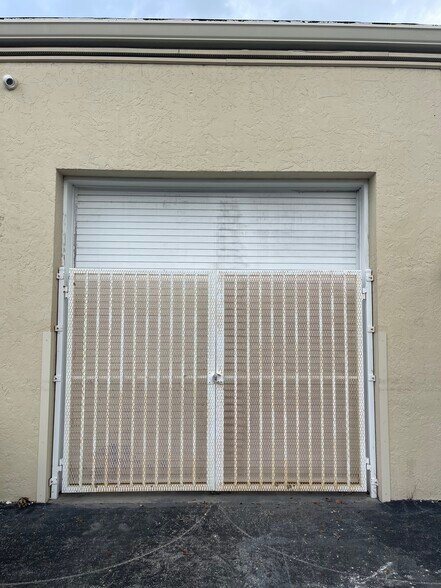 More Photos Of 590 SW 9th Ter, Pompano Beach Showroom For Lease