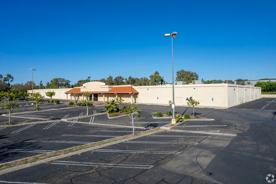 More Photos Of 650 Sycamore Ave, Vista Freestanding For Lease