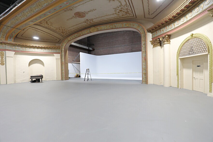 More Photos Of 323 Wall St, Kingston Theater Concert Hall For Lease