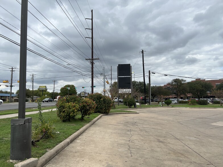 Primary Photo Of 10111 N Lamar Blvd, Austin Fast Food For Sale