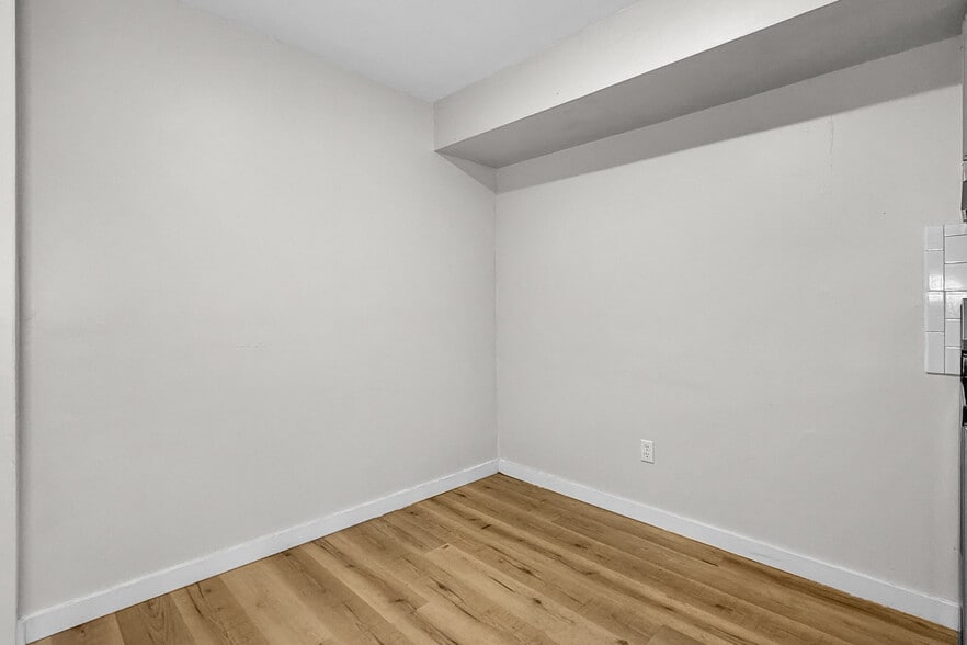 More Photos Of 3547-3553 Heatherton Dr, Davenport Apartments For Sale