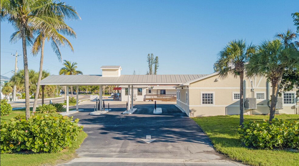 More Photos Of 6061 Estero Blvd, Fort Myers Bank For Sale