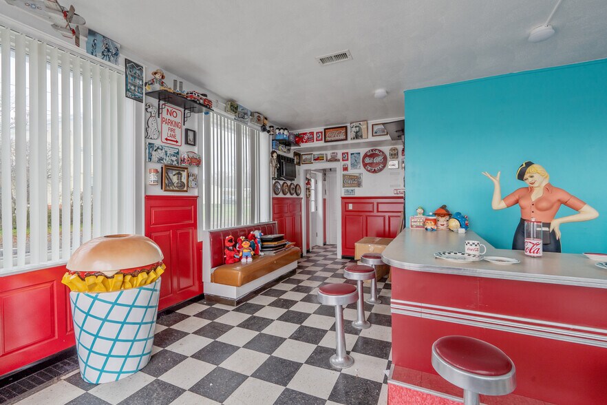 More Photos Of 9681 US 20, Cassville Restaurant For Sale