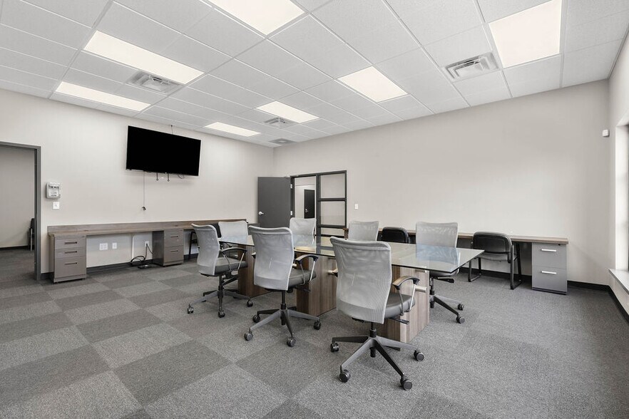 More Photos Of 3051 Delta Marine Dr, Reynoldsburg Light Manufacturing For Sale